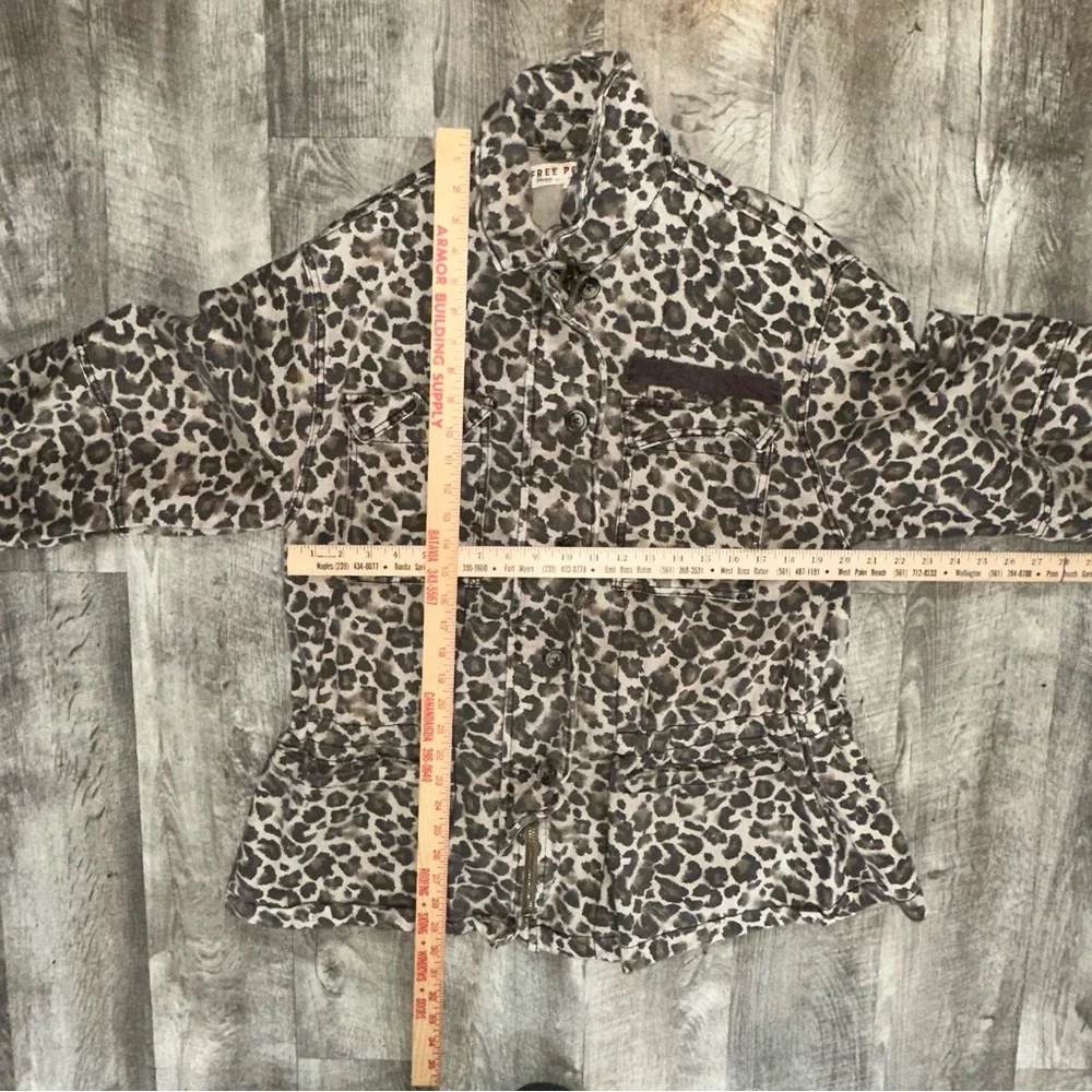 FREE PEOPLE Leopard Print Utility Jacket Woman’s Small Cotton Zip Button Safari - Picture 4 of 11